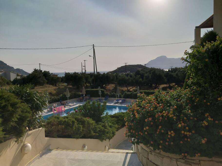 One Bedroom Apartment With Pool 플라키아스 외부 사진